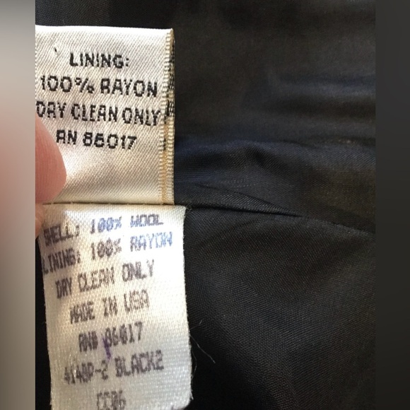 Bebe Woman’s Black Wool Blazer w/Rayon Lining, Single-Breasted 4-Button; Size 2 - Picture 4 of 8